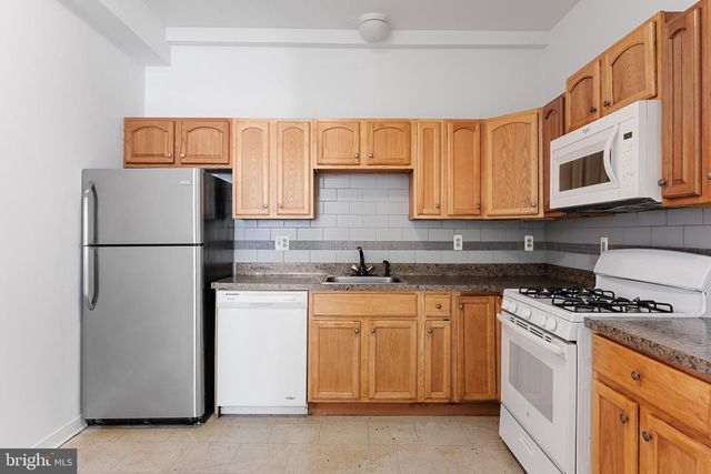 6000-02 S CRESCENT BLVD, Pennsauken, NJ 08109