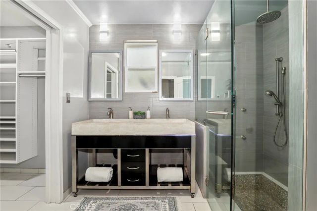 2722 Spreckels Lane, Redondo Beach, CA 90278