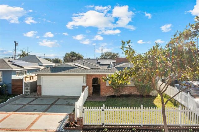 2722 Spreckels Lane, Redondo Beach, CA 90278