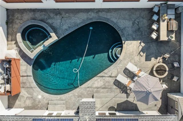 2722 Spreckels Lane, Redondo Beach, CA 90278