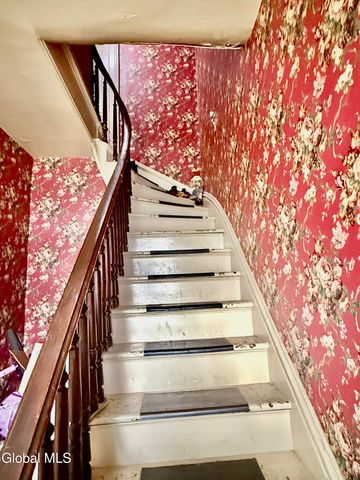 137 2nd Avenue, Troy, NY 12180