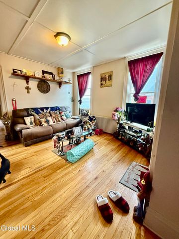 137 2nd Avenue, Troy, NY 12180