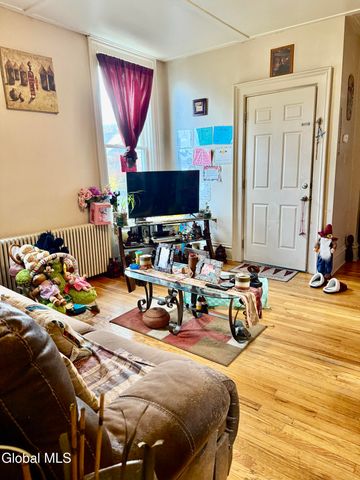 137 2nd Avenue, Troy, NY 12180