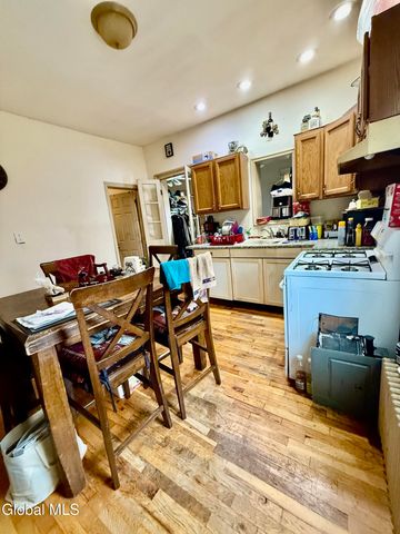 137 2nd Avenue, Troy, NY 12180