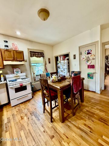 137 2nd Avenue, Troy, NY 12180