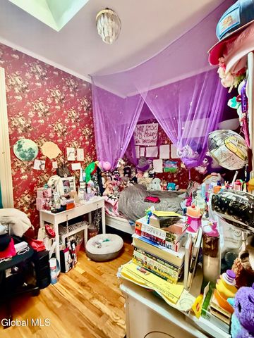 137 2nd Avenue, Troy, NY 12180