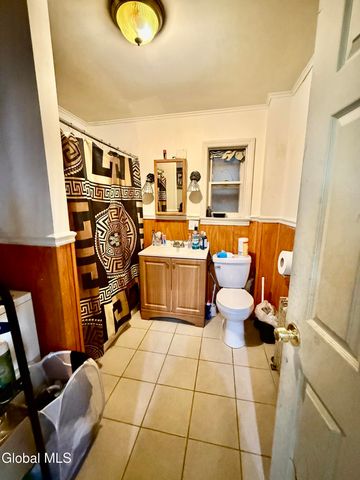 137 2nd Avenue, Troy, NY 12180