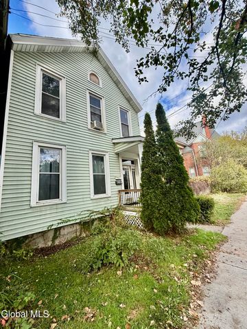 137 2nd Avenue, Troy, NY 12180