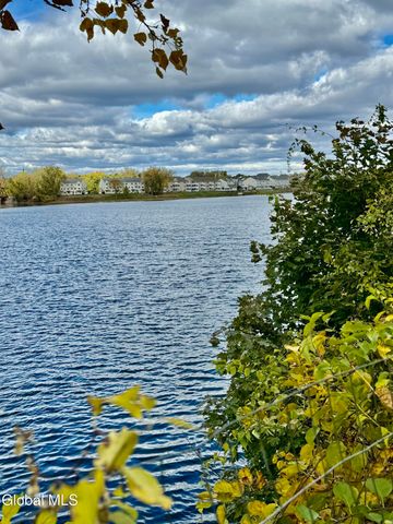 137 2nd Avenue, Troy, NY 12180