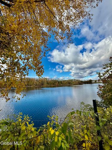 137 2nd Avenue, Troy, NY 12180