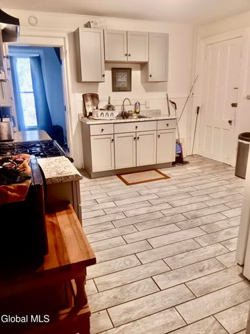 137 2nd Avenue, Troy, NY 12180