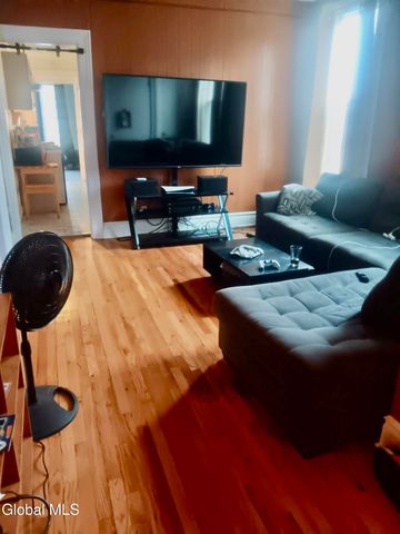 137 2nd Avenue, Troy, NY 12180