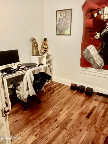 137 2nd Avenue, Troy, NY 12180