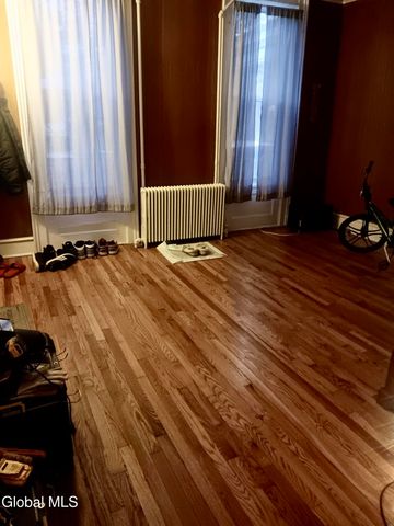 137 2nd Avenue, Troy, NY 12180