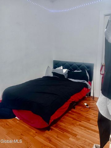 137 2nd Avenue, Troy, NY 12180