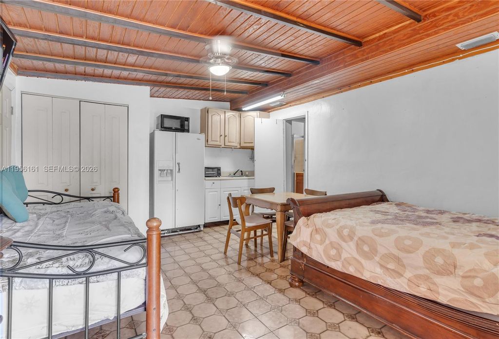 Image 19 of property listing at 18670 Belview Dr, Cutler Bay, FL 33157