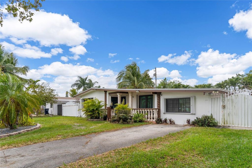Image 2 of property listing at 18670 Belview Dr, Cutler Bay, FL 33157