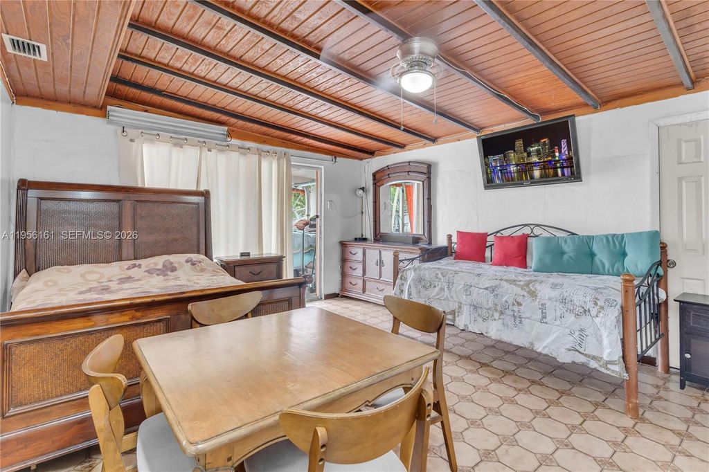 Image 20 of property listing at 18670 Belview Dr, Cutler Bay, FL 33157