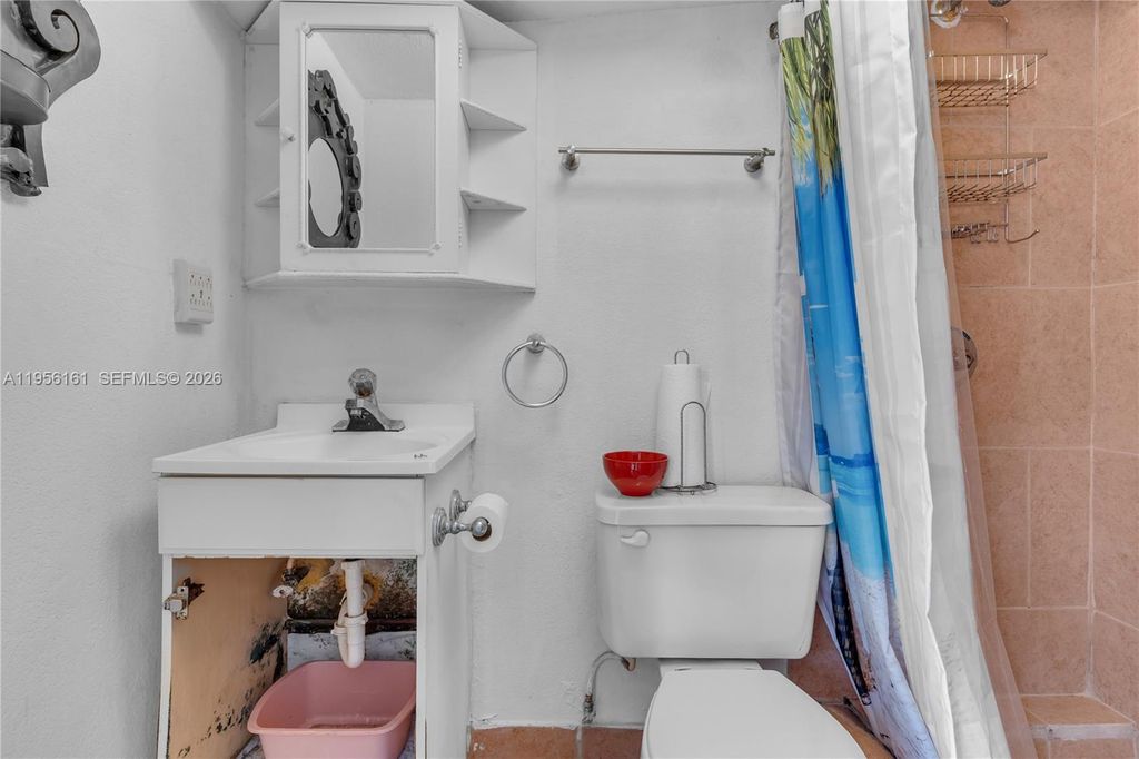 Image 23 of property listing at 18670 Belview Dr, Cutler Bay, FL 33157