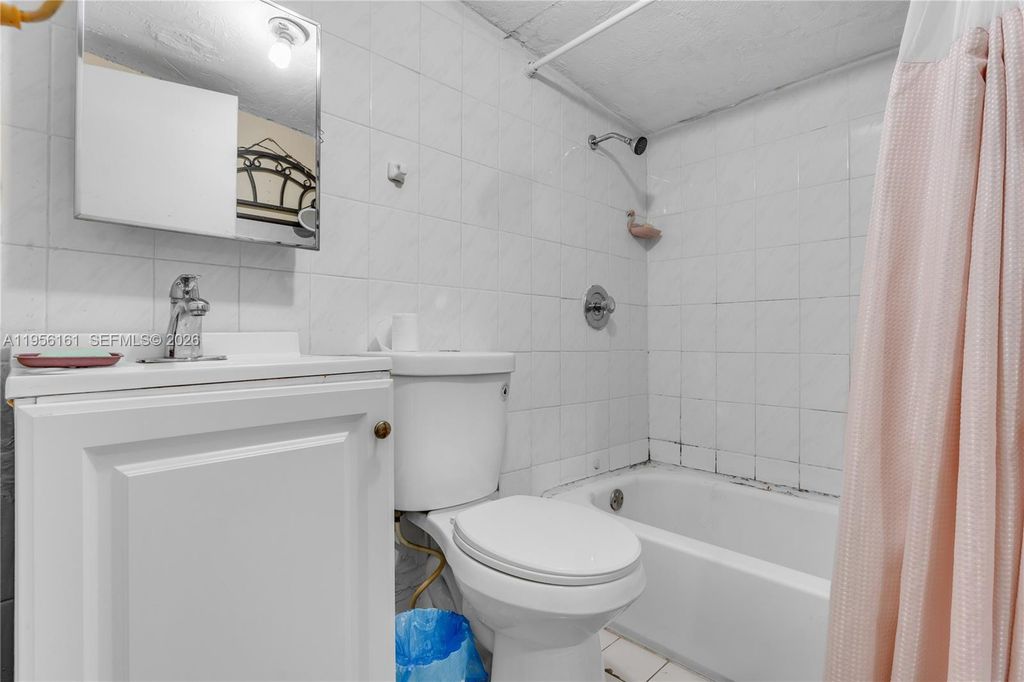 Image 26 of property listing at 18670 Belview Dr, Cutler Bay, FL 33157