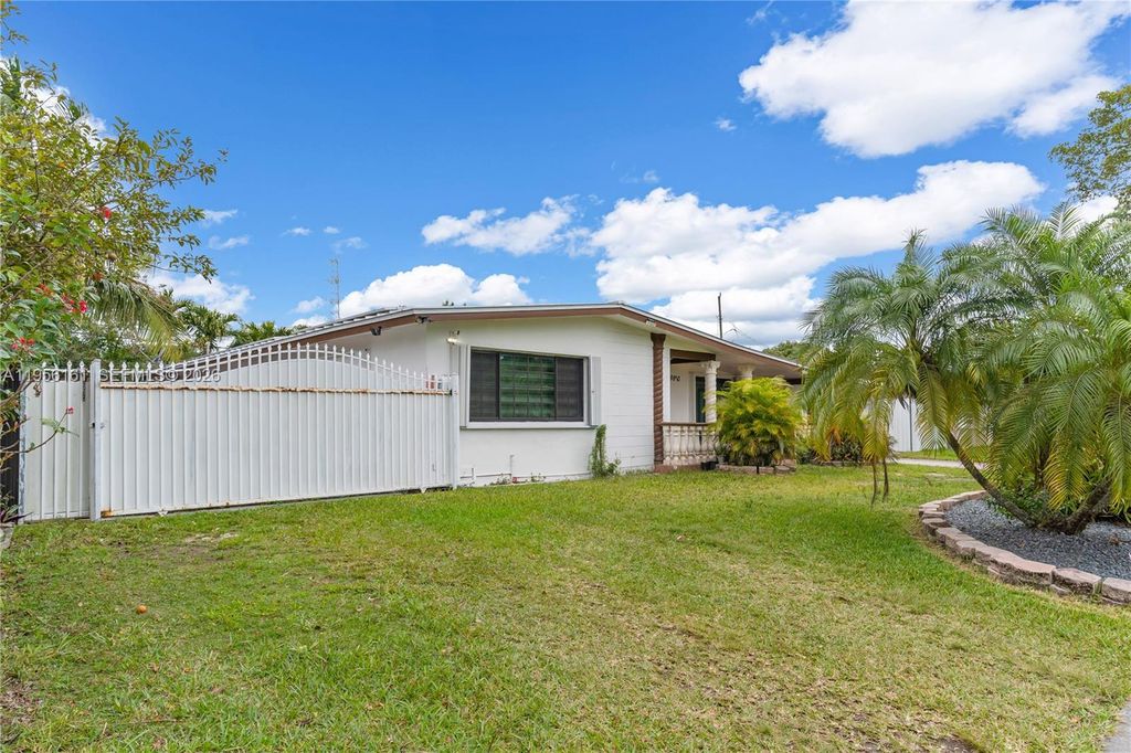 Image 3 of property listing at 18670 Belview Dr, Cutler Bay, FL 33157