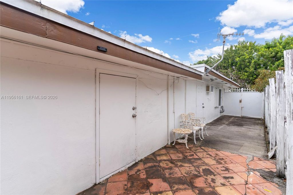 Image 33 of property listing at 18670 Belview Dr, Cutler Bay, FL 33157