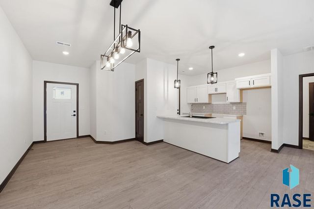 1249 N Marion Rd Road 4, Sioux Falls, SD 57107