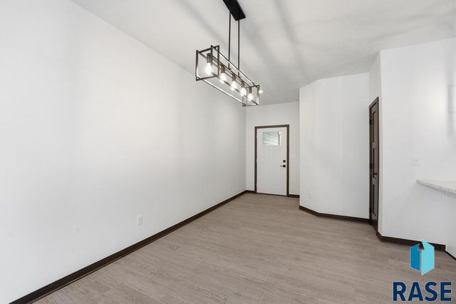 1249 N Marion Rd Road 4, Sioux Falls, SD 57107