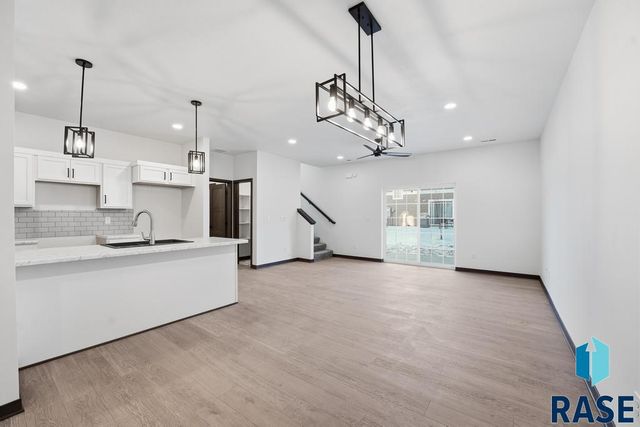 1249 N Marion Rd Road 4, Sioux Falls, SD 57107