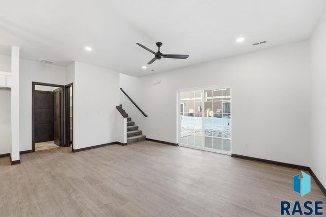 1249 N Marion Rd Road 4, Sioux Falls, SD 57107