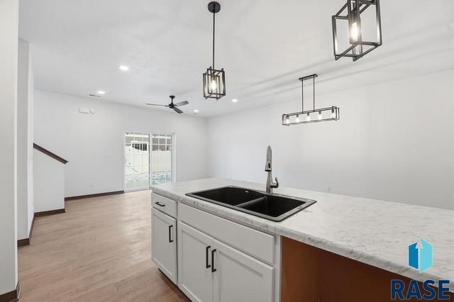 1249 N Marion Rd Road 4, Sioux Falls, SD 57107