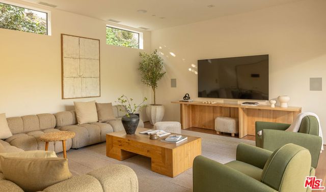 12752 Mulholland Drive, Los Angeles, CA 90210