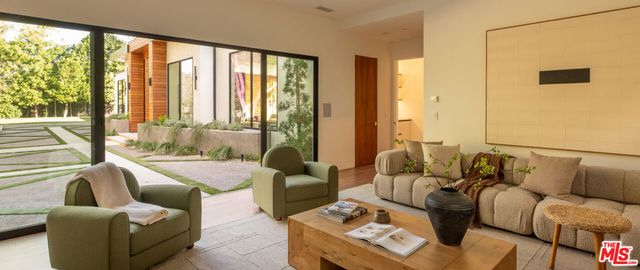 12752 Mulholland Drive, Los Angeles, CA 90210
