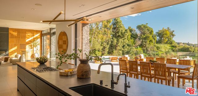 12752 Mulholland Drive, Los Angeles, CA 90210