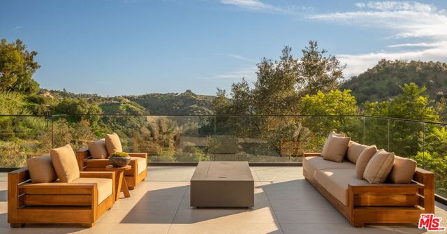 12752 Mulholland Drive, Los Angeles, CA 90210