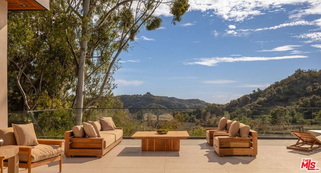 12752 Mulholland Drive, Los Angeles, CA 90210