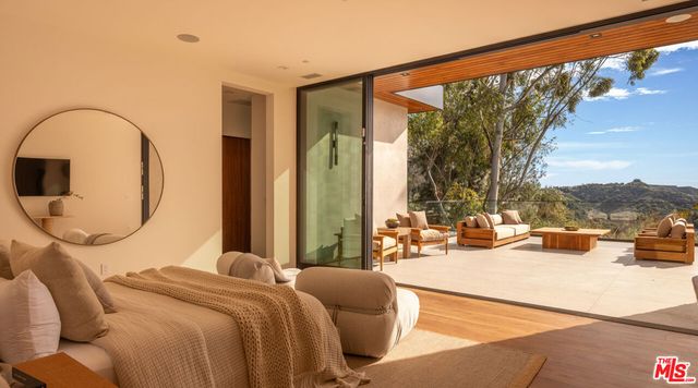 12752 Mulholland Drive, Los Angeles, CA 90210