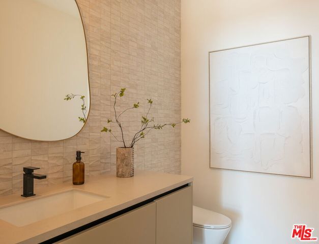 12752 Mulholland Drive, Los Angeles, CA 90210
