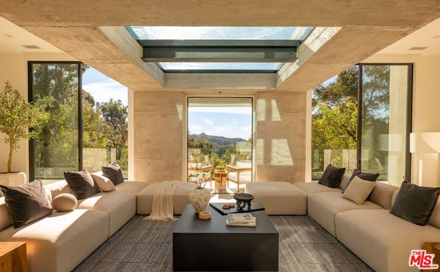 12752 Mulholland Drive, Los Angeles, CA 90210