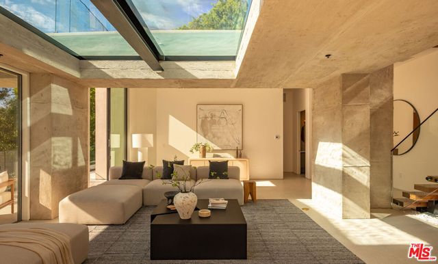 12752 Mulholland Drive, Los Angeles, CA 90210