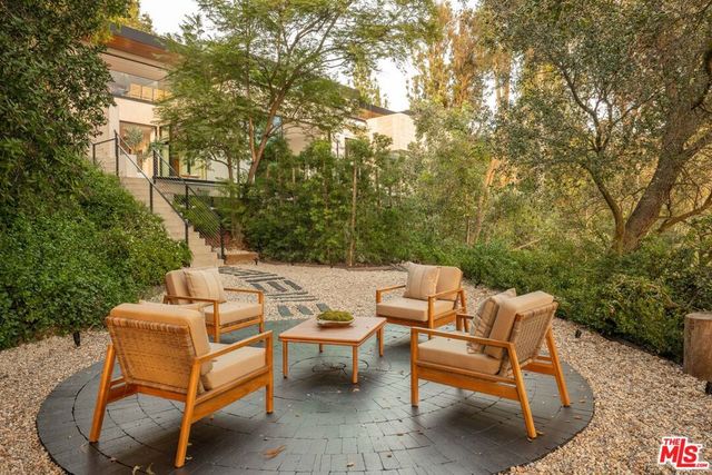 12752 Mulholland Drive, Los Angeles, CA 90210