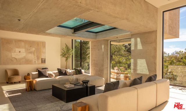 12752 Mulholland Drive, Los Angeles, CA 90210