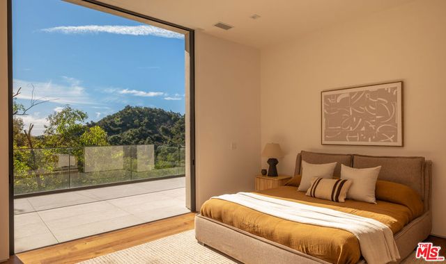 12752 Mulholland Drive, Los Angeles, CA 90210