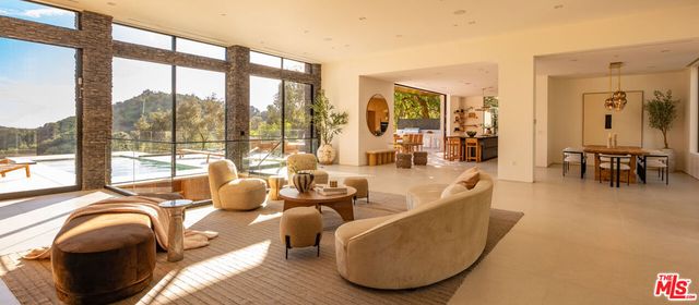 12752 Mulholland Drive, Los Angeles, CA 90210