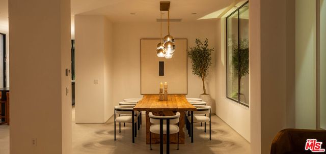 12752 Mulholland Drive, Los Angeles, CA 90210