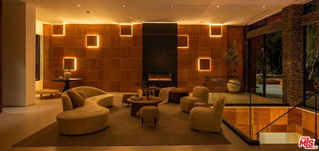 12752 Mulholland Drive, Los Angeles, CA 90210