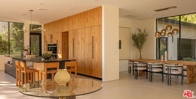 12752 Mulholland Drive, Los Angeles, CA 90210