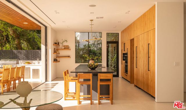 12752 Mulholland Drive, Los Angeles, CA 90210