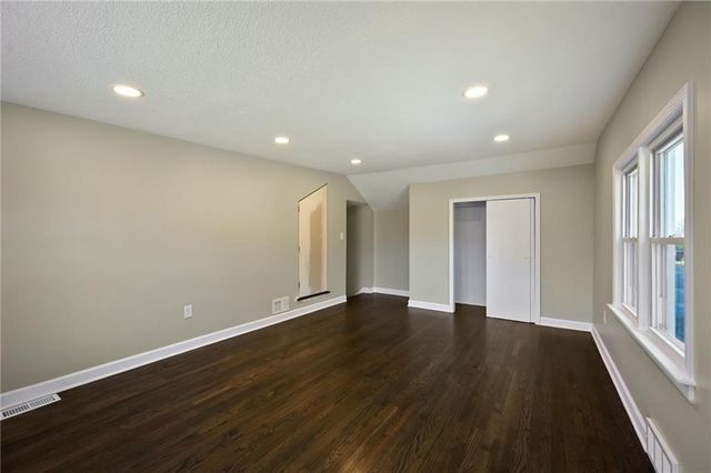 8301 Highland Avenue, Kansas City, MO 64131