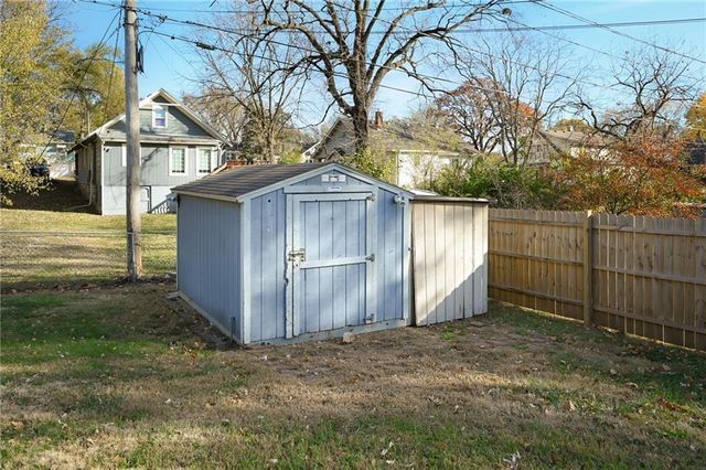 8301 Highland Avenue, Kansas City, MO 64131